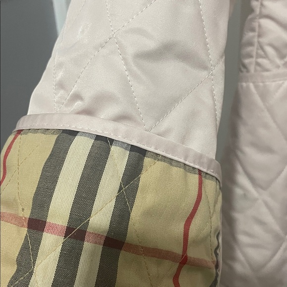 Burberry Blush Quilted Jacket with Check Lining - Picture 3 of 9